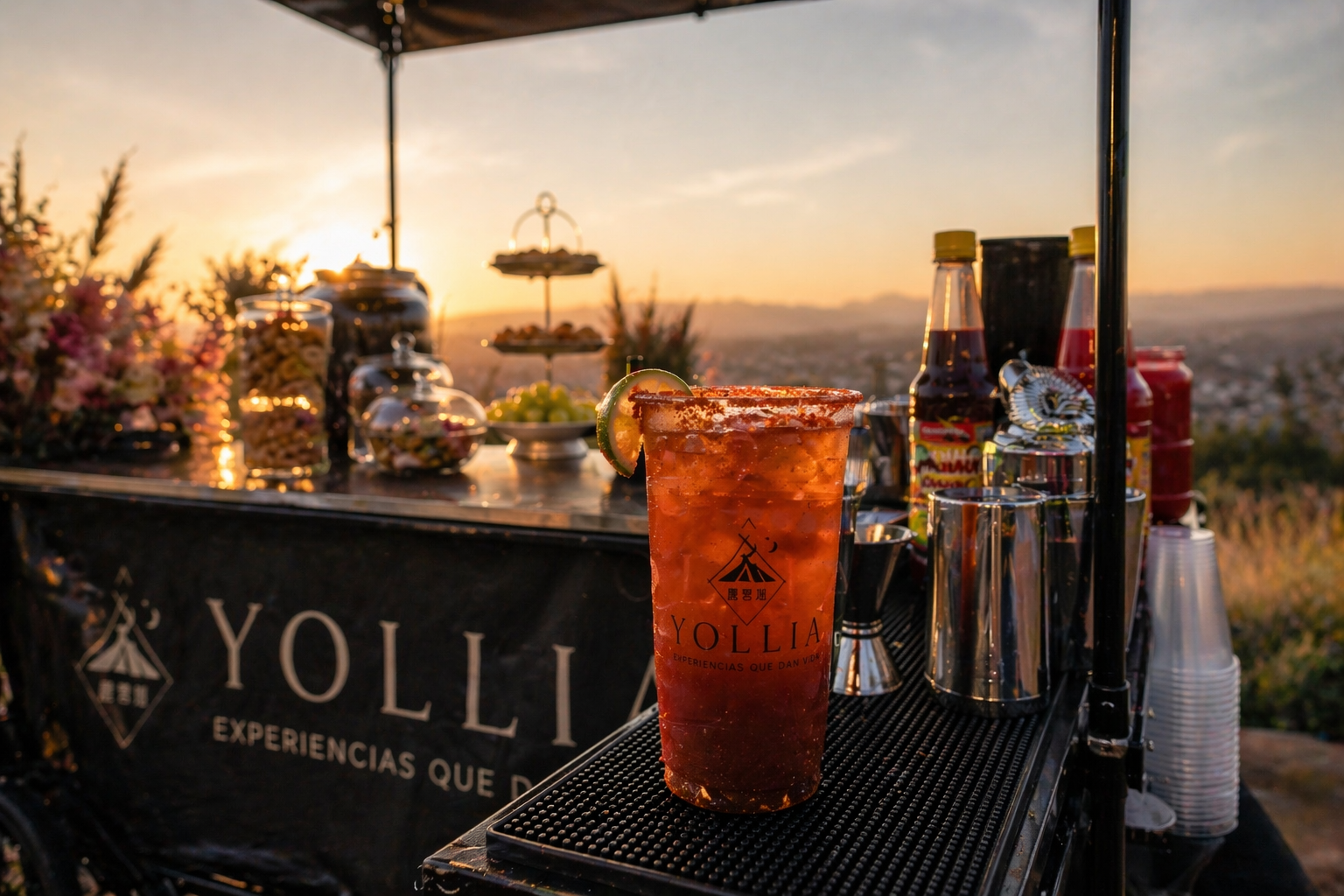 Coctelería para eventos: color y presentación en copas Yollia